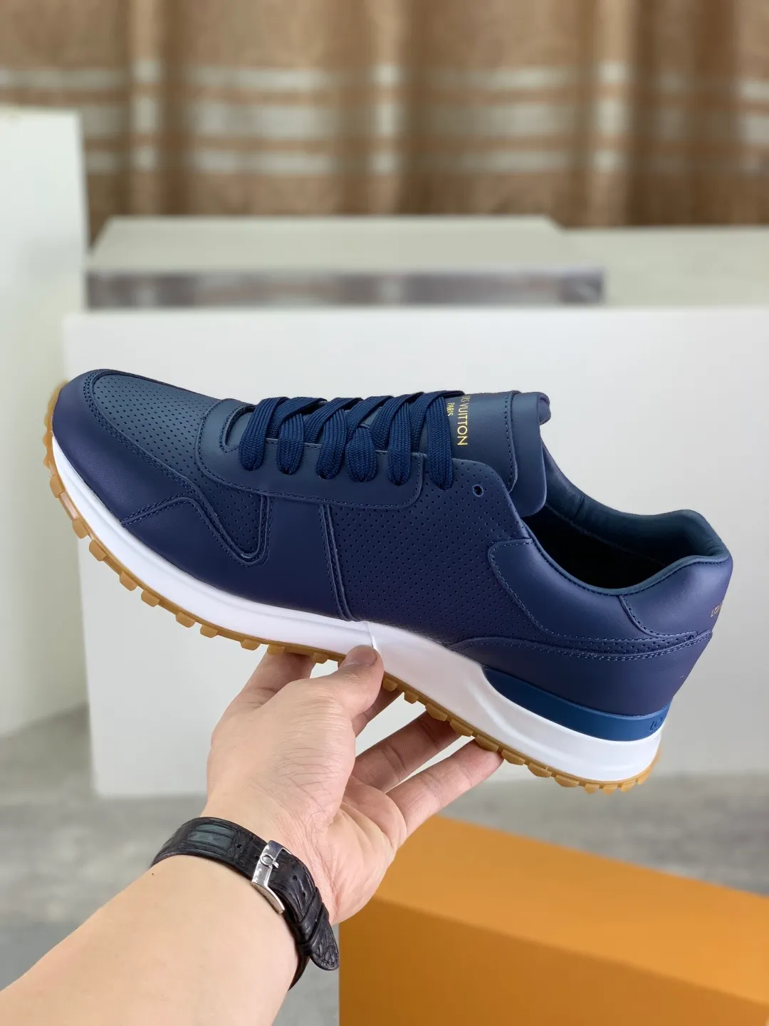 Men's men's shoes 💰P680 new style 💶 punched series [LOUIS VUITTON] (original order) new style 🍀LV Louis Vuitton * - top version of LV classic trendy shoes! Made of imported original cowhide and water-dyed cowhide lining. The latest original wear-resistant rubber combination outsole! High quality products! Multiple colors available, code number: 39-45 (38 46 customized)